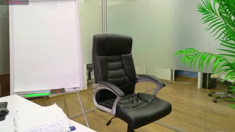 Snapshot of babesgowild chatting on 14, 2, 2025 Olivia and Lexi online show from 14, 2, 2025