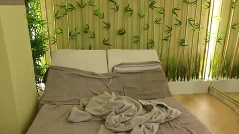 Snapshot of babesgowild chatting on 21, 2, 2025 Olivia and Lexi online show from 21, 2, 2025