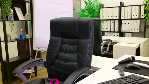 Snapshot of babesgowild chatting on 16, 10, 2025 Olivia and Lexi online show from 16, 10, 2025