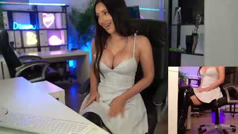 Snapshot of babesgowild chatting on 10, 7, 2026 Olivia and Lexi online show from 10, 7, 2026