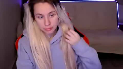 baby_kitte online show from 6, 12, 2024