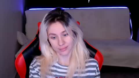 baby_kitte online show from 8, 12, 2024