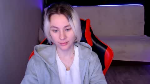 baby_kitte online show from 12, 12, 2024