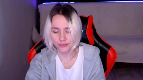 baby_kitte online show from 13, 12, 2024