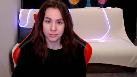 baby_kitte online show from 2, 1, 2025