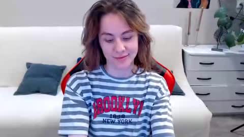 baby_kitte online show from 4, 1, 2025