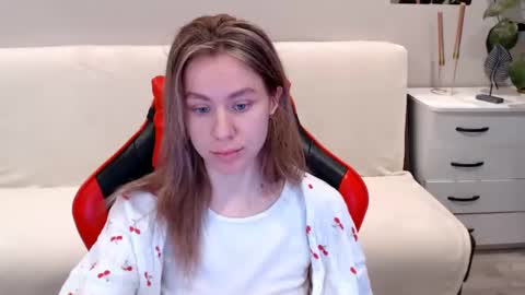 baby_kitte online show from 15, 1, 2025