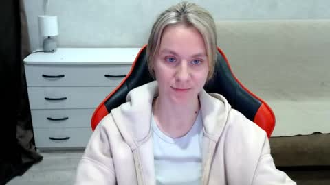 baby_kitte online show from 21, 10, 2025