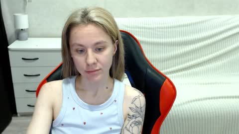 baby_kitte online show from 27, 10, 2025