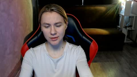 baby_kitte online show from 6, 4, 2026