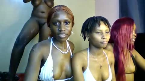Snapshot of babydoll_230 chatting on 17, 4, 2026 Babydoll 230 online show from 17, 4, 2026