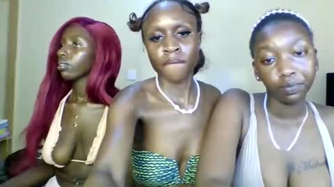 Snapshot of babydoll_230 chatting on 28, 4, 2026 Babydoll 230 online show from 28, 4, 2026