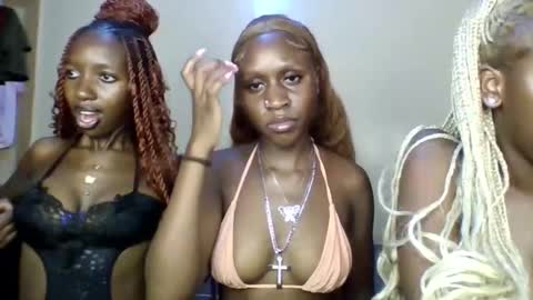 Snapshot of babydoll_230 chatting on 21, 5, 2026 Babydoll 230 online show from 21, 5, 2026
