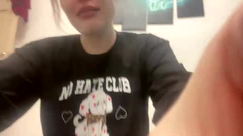 Snapshot of babymeow17 chatting on 24, 11, 2025 babymeow17 online show from 24, 11, 2025