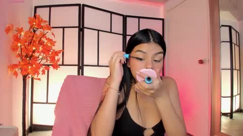 Snapshot of babypeachie_ chatting on 28, 11, 2025 Babie online show from 28, 11, 2025