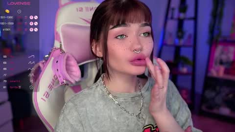 Snapshot of babyroxynill chatting on 12, 3, 2025 Nika online show from 12, 3, 2025