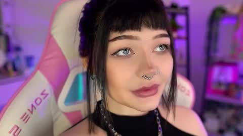 Snapshot of babyroxynill chatting on 28, 11, 2025 Nika online show from 28, 11, 2025