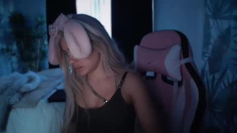 Snapshot of babysugarbunny chatting on 2, 11, 2025 babysugarbunny online show from 2, 11, 2025