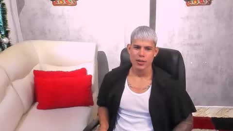 Snapshot of bad_boytoh chatting on 17, 12, 2025 bad_boytoh online show from 17, 12, 2025