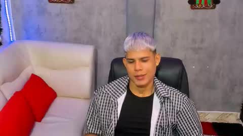 Snapshot of bad_boytoh chatting on 18, 12, 2025 bad_boytoh online show from 18, 12, 2025