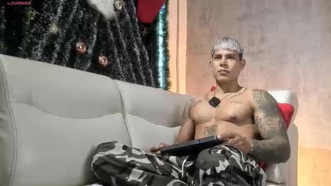 Snapshot of bad_boytoh chatting on 12, 1, 2026 bad_boytoh online show from 12, 1, 2026