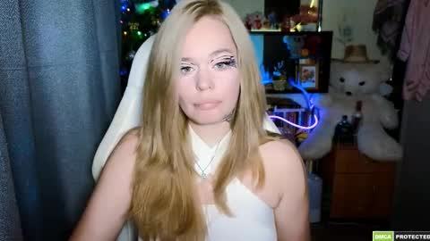 Snapshot of bad_girl009 chatting on 13, 12, 2025 Lin online show from 13, 12, 2025