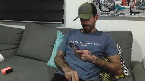 Snapshot of badcouple_ chatting on 20, 9, 2025 BadCouple online show from 20, 9, 2025