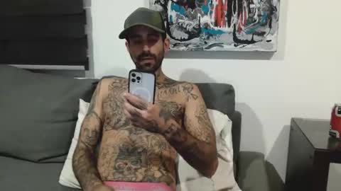 Snapshot of badcouple_ chatting on 24, 9, 2025 BadCouple online show from 24, 9, 2025