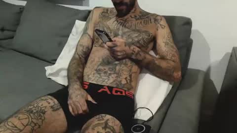 Snapshot of badcouple_ chatting on 29, 9, 2025 BadCouple online show from 29, 9, 2025
