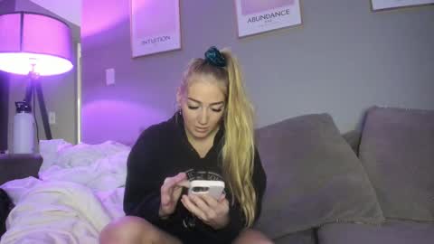 Snapshot of badgrljade chatting on 29, 10, 2025 Jade online show from 29, 10, 2025