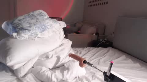 Snapshot of badsusan chatting on 16, 9, 2025 Susie  online every day except weekends    lets use FACK MACHINE in pvt online show from 16, 9, 2025