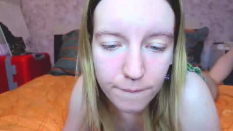 Snapshot of baiambel_mi chatting on 5, 2, 2026 holly online show from 5, 2, 2026