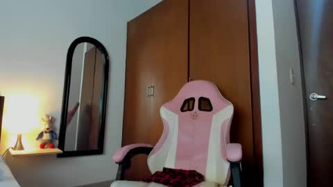 Snapshot of bailarina_atrevida chatting on 22, 6, 2026 sandra online show from 22, 6, 2026