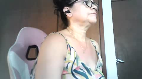 Snapshot of bailarina_atrevida chatting on 3, 8, 2026 sandra online show from 3, 8, 2026