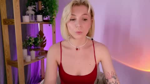 Snapshot of balerinacappuccino_ chatting on 19, 4, 2026 Elly online show from 19, 4, 2026