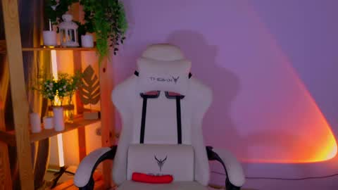 Snapshot of balerinacappuccino_ chatting on 9, 5, 2026 Elly online show from 9, 5, 2026