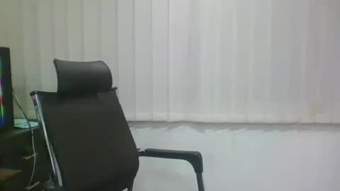 Snapshot of ballbustingslave1987nolimits chatting on 14, 12, 2024 Ballbusting Slave online show from 14, 12, 2024