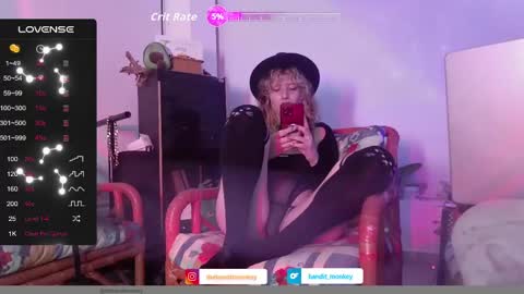 Snapshot of bandit_monkey chatting on 30, 4, 2026 V E R O N I C A online show from 30, 4, 2026
