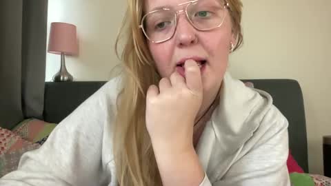 Snapshot of barbiegirl966 chatting on 4, 2, 2025 barbiegirl966 online show from 4, 2, 2025