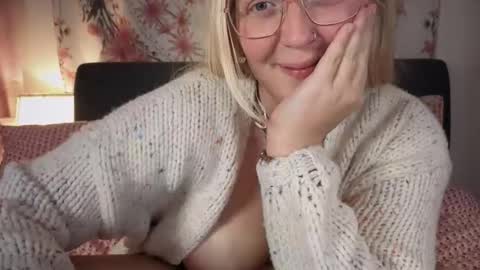 Snapshot of barbiegirl966 chatting on 11, 9, 2025 barbiegirl966 online show from 11, 9, 2025
