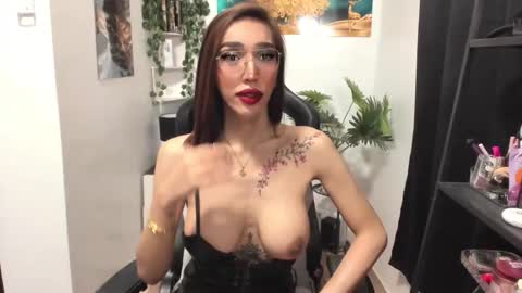 Snapshot of barbiekharie chatting on 24, 11, 2025 Issa Trap online show from 24, 11, 2025