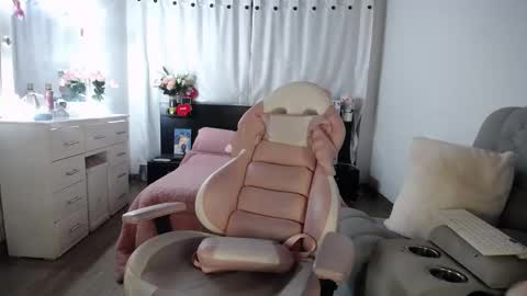 VALENTINA online show from 4, 12, 2025