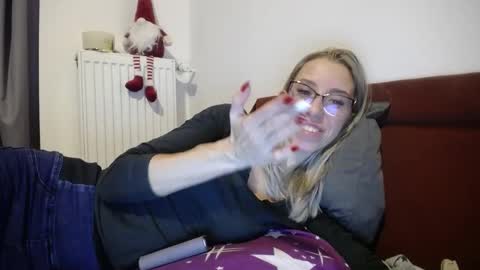 Snapshot of barelylegalblondy chatting on 21, 12, 2024 Lena online show from 21, 12, 2024