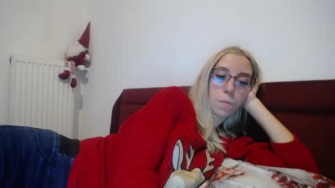 Snapshot of barelylegalblondy chatting on 10, 1, 2025 Lena online show from 10, 1, 2025