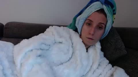 Snapshot of barelylegalblondy chatting on 23, 4, 2026 Lena online show from 23, 4, 2026