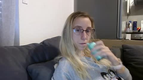Snapshot of barelylegalblondy chatting on 14, 5, 2026 Lena online show from 14, 5, 2026
