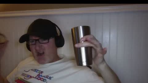 Snapshot of bartender_blue_eyes chatting on 27, 12, 2024 Bartender Blue online show from 27, 12, 2024