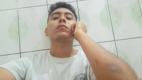 Snapshot of basic2001 chatting on 21, 12, 2025 Marcos online show from 21, 12, 2025