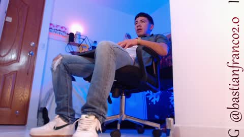 Bastian Independent Model online show from 21, 12, 2024