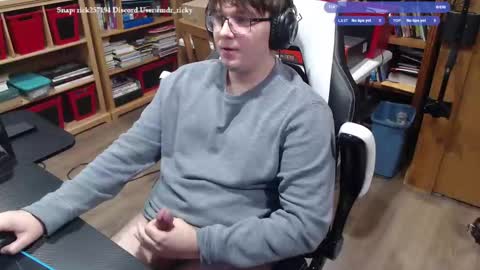 Snapshot of baterricky chatting on 17, 10, 2025 Ricky online show from 17, 10, 2025